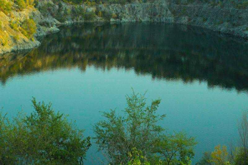 Рукотворные чудеса: красивейшие заброшенные карьеры для отдыха на природе